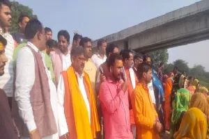 अयोध्या : तालगांव में कथा पूर्व निकाली कलश यात्रा