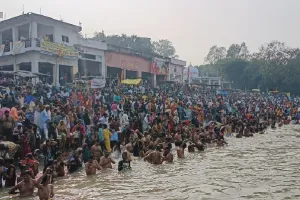 कार्तिक पूर्णिमा :   गंगा तटों पर उमड़ा आस्था का सैलाब