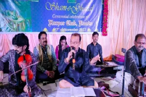 बांदा : हार्पर क्लब में गजल के फनकारों ने बांधी शमा, झूम उठे श्रोता