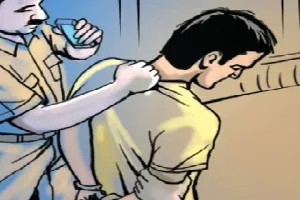 लखनऊ : 11 वर्षों से फरार एक लाख का ईनामी गैंगस्टर गिरफ्तार