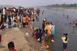 मुरादाबाद : कार्तिक पूर्णिमा पर श्रद्धालुओं ने लगाई आस्था की डुबकी, देखिए तस्वीरें