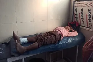 बहराइच : नाला साफ करते समय फावड़े पर  गिरा छात्र, घायल 