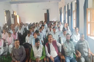 इटावा : जनता कालेज बकेवर में कार्यशाला में भाग लेते प्राध्यापक एवं युवा 