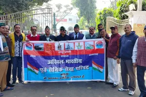 बरेली: सैनिक की मौत पर पूर्व सैनिकों में रोष, आरोपी TTE को अरेस्ट करने की मांग, DM को सौंपा ज्ञापन 