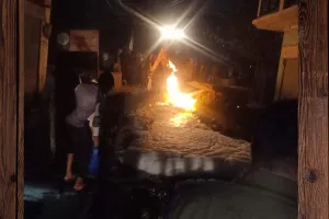 मेरठ: जलनिगम की लापरवाही से गैस पाइप लाइन में लगी आग, एक कर्मचारी समेत दो झुलसे