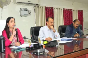 बांदा :  वसूली कम पाये जाने पर डीएम ने जताई नाराजगी