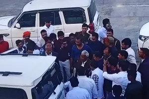 बाराबंकी : खुद को भाजपा विधायक बताकर दबंगों ने टोल प्लाजा पर की मारपीट