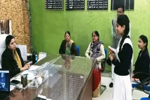 बांदा : जिज्ञासु छात्राओं ने डीएम-एसपी से साक्षात्कार कर पूछे सवाल