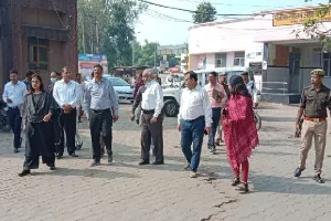 बहराइच : दवा खरीद और निर्माणाधीन इमारतों की जांच करने पहुंचे प्रमुख सचिव चिकित्सा