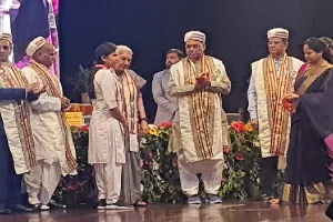 9वां दीक्षांत समारोह : डॉ. शकुंतला मिश्रा राष्ट्रीय पुनर्वास विश्वविद्यालय में मेधावीयों को मिले मेडल