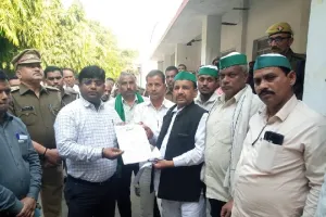 अयोध्या : किसान दिवस निरस्त होने से आक्रोशित किसानों ने दिया धरना