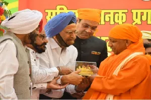 लखनऊ : प्रकाश उत्सव में शामिल मुख्यमंत्री योगी आदित्यनाथ