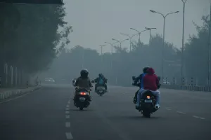 सावधान ! मास्क लगाकर ही घर से निकले, हवा में घुला प्रदूषण का जहर