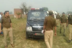 संभल : कब्र से निकलवाया नवजात बच्ची का शव, डीएम के आदेश पर एसडीएम व सीओ ने की कार्रवाई