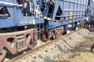 फर्रूखाबाद : मालगाड़ी का डिब्बा उतरा, सवा दो घंटे कानपुर-कासगंज ट्रैक रहा बाधित