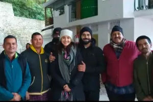 गरमपानी: कैंची धाम पहुंच विराट-अनुष्का ने लिया बाबा नीम करौली का आर्शीवाद 