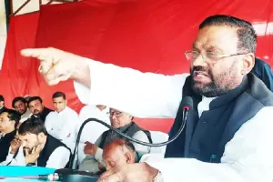 मैनपुरी उपचुनाव : अखिलेश की मौजूदगी में स्वामी प्रसाद के बिगड़े बोल, जानें पीएम के लिए क्या कहा