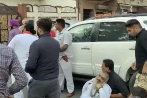 Video: अमृतसर में शिवसेना नेता की दिनदहाड़े गोली मारकर हत्या, मंदिर के बाहर दे रहे थे धरना, हमलावर गिरफ्तार