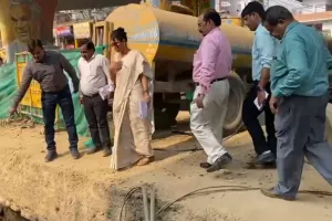 बरेली: मंडलायुक्त ने किया ट्रंक सीवरों के निर्माण कार्य का निरीक्षण, देखें Video