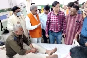 बरेली: वन मंत्री ने किया डेंगू वॉर्ड का निरीक्षण, मरीजों का जाना हाल, दिए ये निर्देश