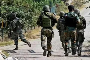 शोपियां में कश्मीरी पंडित के हत्यारे सहित लश्कर के तीन आतंकी ढेर, एक AK-47 राइफल भी बरामद