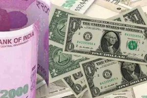 शुरुआती कारोबार में सेंसेक्स-निफ्टी में गिरावट, रुपया चार पैसे टूटकर 82.80 प्रति डॉलर पर 