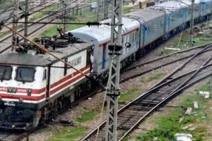 MP गलत ट्रेन में चढ़ने से घबराई बुजुर्ग महिला चलती गाड़ी से कूदी  