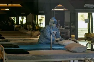 Covid-19: दिल्ली में अधिकारियों ने अस्पतालों में व्यवस्थाओं का जायजा लेना किया शुरू 