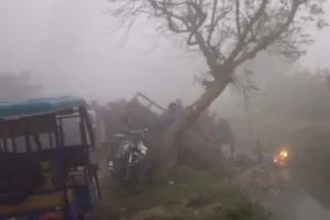 पीलीभीत: घने कोहरे के कारण नहर में पलटी ट्रैक्टर ट्राली, बेटे की मौत, पिता गंभीर 