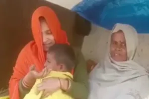 हरदोई में लापरवाही की हद, सरकारी स्कूल में दो घंटे बंद रहा छात्र 