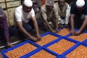 Gujarat Election 2022: BJP की जीत पर जश्न का माहौल, मुस्लिमों ने बनाए 151 किलो लड्डू, देखें Video