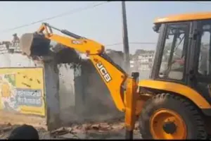 खटीमा: जाम के लिए जिम्मेदार अतिक्रमण पर चला डंडा, मचा हड़कंप