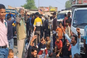 चित्रकूट: बिजलीकर्मियों की हड़ताल से जनजीवन अस्त-व्यस्त, पानी के लिए तरसे किसान   