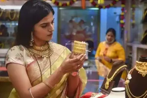 Gold Rate New Year 2023 : नए साल में 60,000 रुपए के स्तर को छू सकता सोना