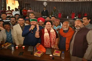 कानपुर: हंसते-हंसते कट जायें रस्ते…पर सदन में लगे ठहाके, महापौर Pramila Pandey ने वापस की सरकारी गाड़ी