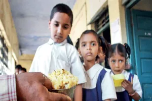 अयोध्या: मिड डे मील के तहत अब स्कूलों में चलेगा तिथि भोजन कार्यक्रम 