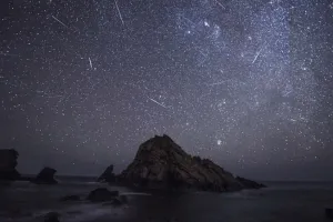 आकाश में उल्का वृष्टि के शानदार दृश्य को देखने के लिए तैयार रहें, इस बार जेमिनिड्स के अभूतपूर्व दृश्य में चांद दखल देगा