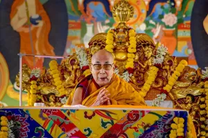 दलाई लामा ने सामूहिक विनाश के हथियारों के खिलाफ एकजुट रुख की अपील की 