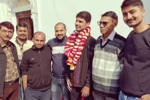 Auraiya News : किसान के बेटे अभिषेक तिवारी ने किया UPSC में टॉप, ऑल इंडिया में पाई पहली रैंक