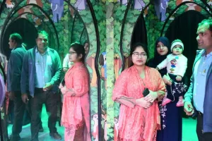 बरेली: भूलभुलैया में खो गए लोग, बाहर निकलने का रास्ता ढूंढते रहे