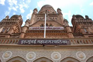 BMC अधिकारियों ने कोविड-19 के दौरान पांच सितारा होटल में रहने पर 35 करोड़ रु. खर्च किए : भाजपा विधायक