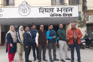 18 सूत्रीय मांगों को लेकर शिक्षा विभाग के कर्मचारी आरपार के मूड में, लखनऊ सहित सभी जिलों में काला फीता बांधकर हो रहा काम