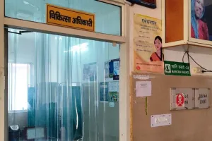 बरेली: डाक्टर गईं कोर्ट में बयान देने, मरीज हो रहे परेशान