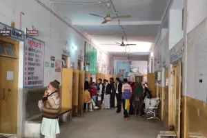 बरेली: 18 स्वास्थ्य कर्मचारी लगे सीएम ड्यूटी में, ओपीडी में मरीज हुए परेशान