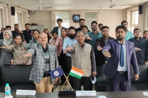 बरेली: सीए विद्यार्थियों ने ली सड़क सुरक्षा की शपथ