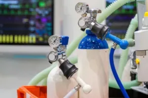 केंद्र ने अस्पतालों में ऑक्सीजन और जीवन रक्षक उपकरणों की उपलब्धता सुनिश्चित करने को कहा