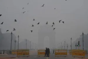 दिल्ली में ठंड से थोड़ी राहत, जनवरी में फिर बढ़ेगा प्रकोप, 5.6 डिग्री सेल्सियस तक गया पारा