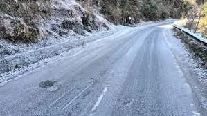 चम्पावत: पाला पड़ने वाले सड़क मार्गो में चेतावनी बोर्ड लगने शुरू