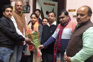 मेरठ: बहादुर बिटिया रिया को वैश्य समाज ने किया सम्मानित, पुरस्कार राशि भी सौंपी