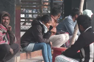 दिल्ली में मौसम की सबसे सर्द सुबह, पारा 5.3 डिग्री सेल्सियस तक लुढ़का 